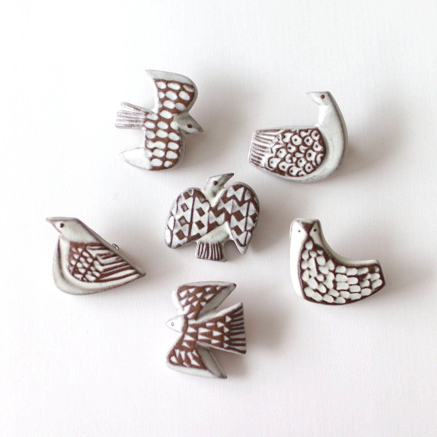BIRD TILE BROOCH <WH/BR>