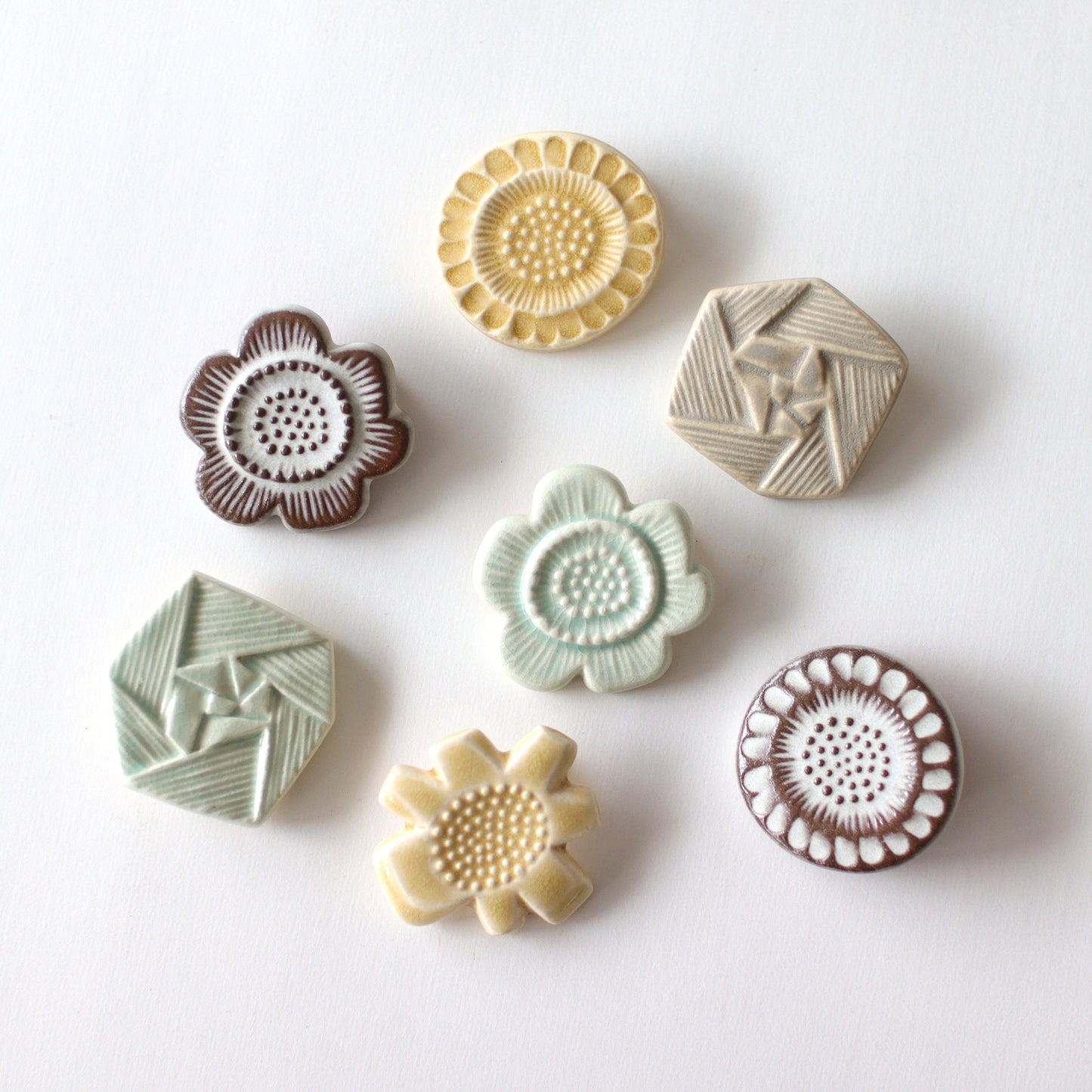 FLOWER TILE BROOCH