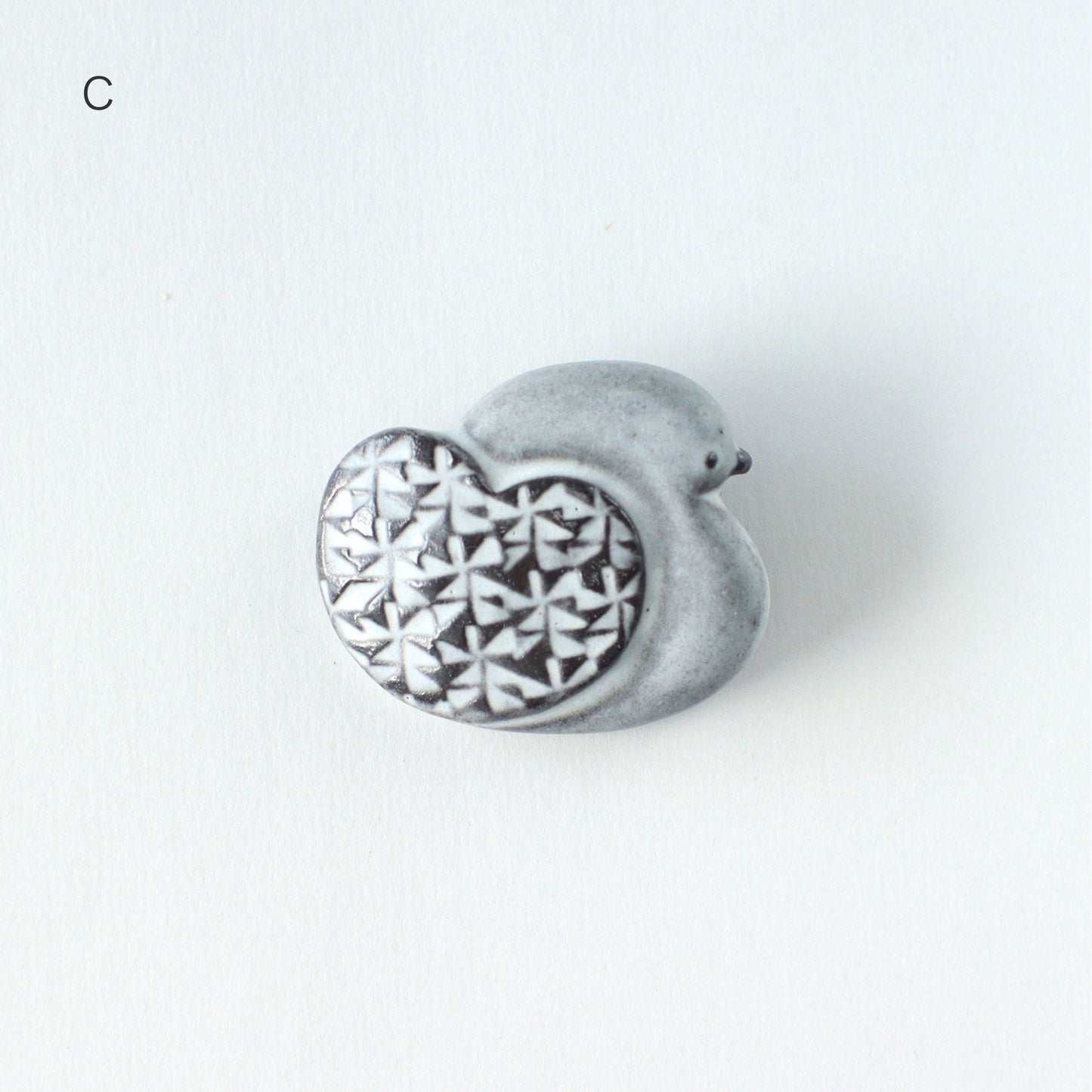 BIRD TILE BROOCH <WH/BK>