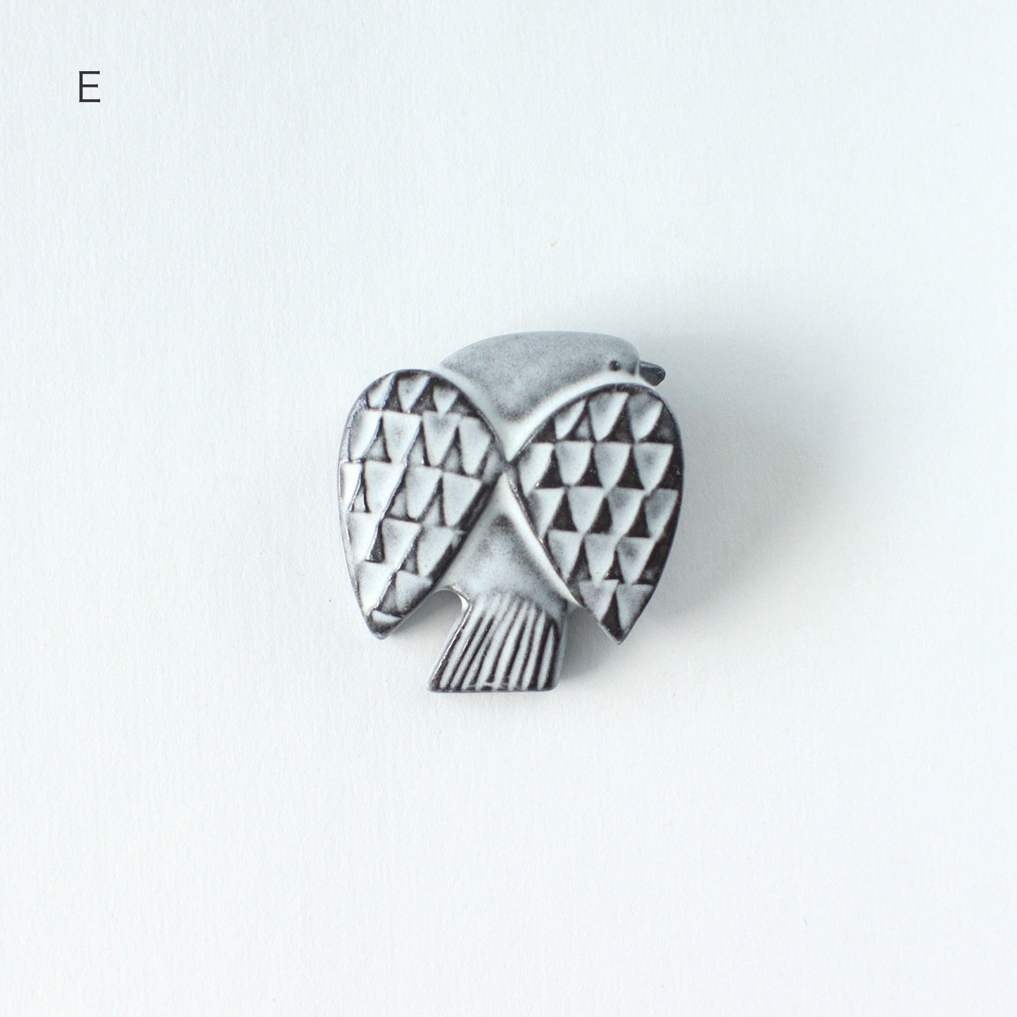 BIRD TILE BROOCH <WH/BK>