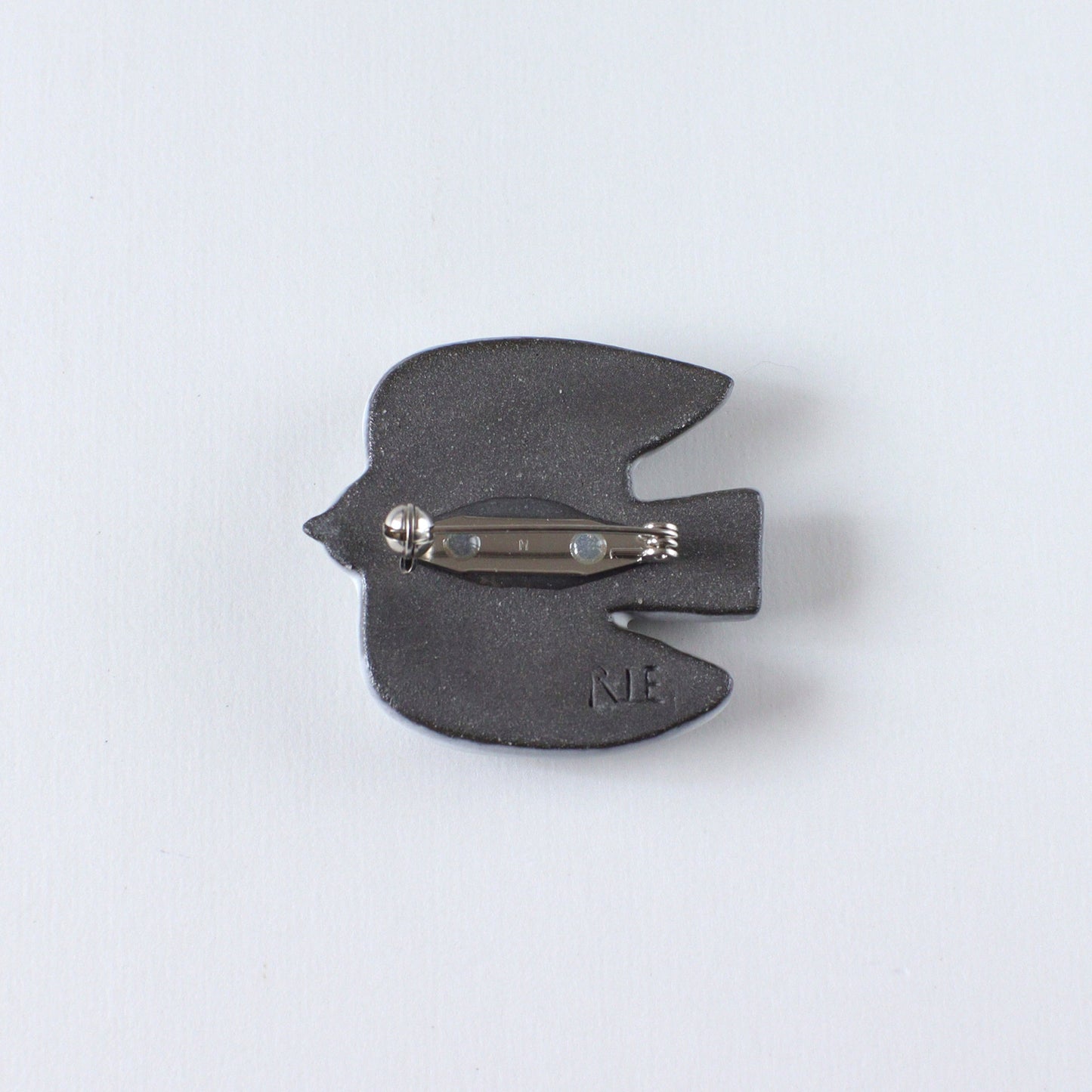 BIRD TILE BROOCH <WH/BK>