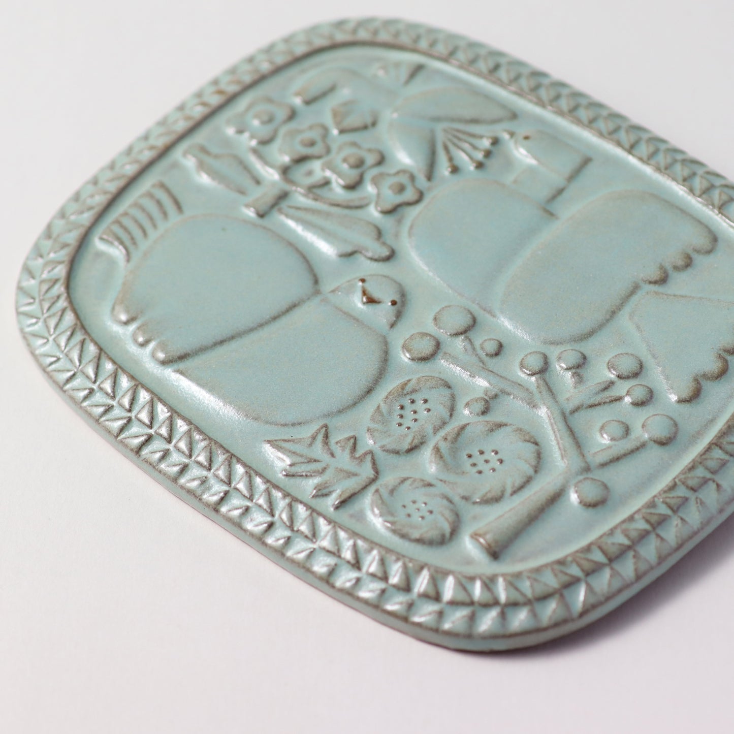CERAMIC RELIEF PLATE / SQUARE
