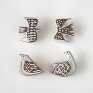 BIRD TILE BROOCH ＜WH/BR＞ – BIRDS' WORDS