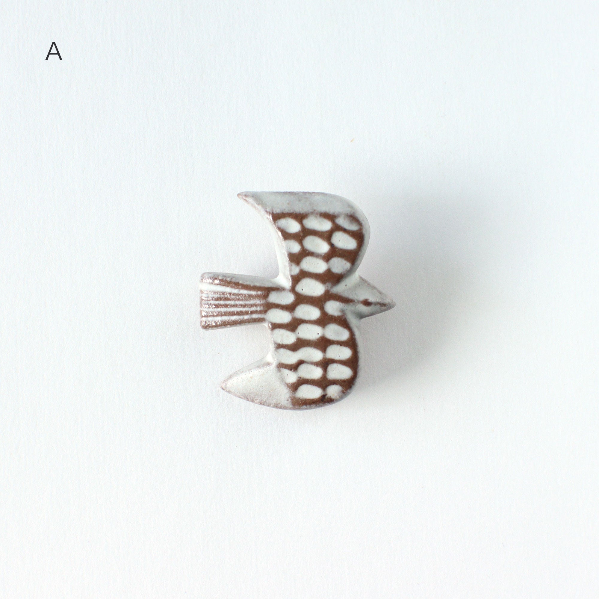 BIRD TILE BROOCH ＜WH/BR＞ – BIRDS' WORDS